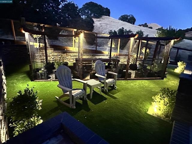1883 Piedras Cir, Alamo CA: https://media.crmls.org/mediaz/9851fb67-9a99-4870-b187-f3bd3016a543.jpg