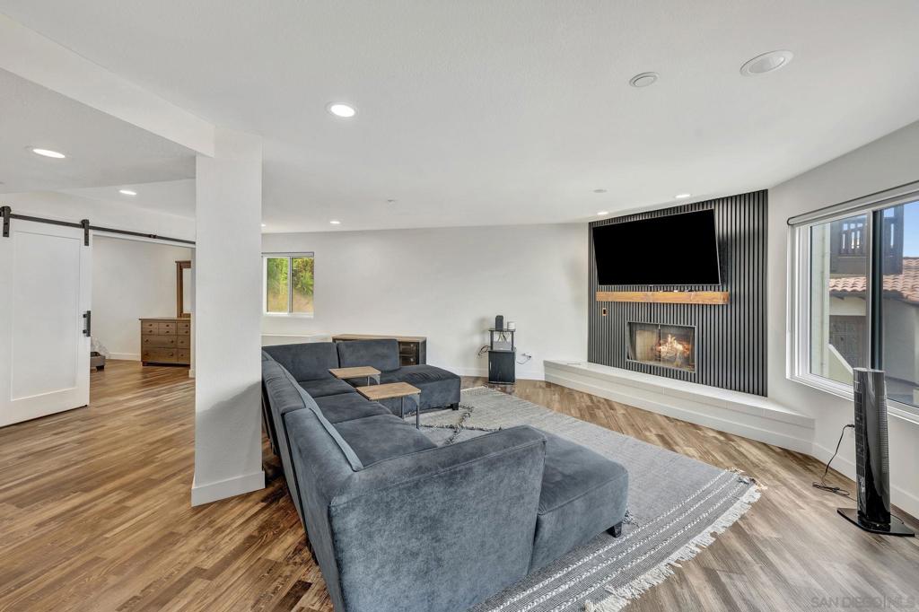 MLS #250037571SD image #11