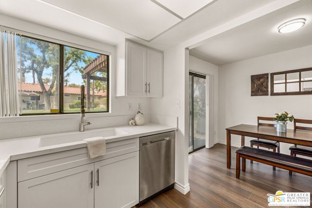 75190 Via Manzano, Palm Desert CA: https://media.crmls.org/mediaz/98521ea2-2210-4bbe-905b-7c5e4885832b.jpg