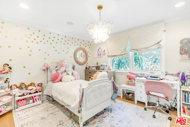 328 El Camino Drive, Beverly Hills CA: https://media.crmls.org/mediaz/985303a0-30ca-4eab-ad0e-377c13ef575c.jpg