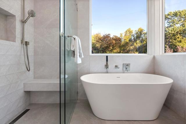 1080 Creek Drive, Menlo Park CA: https://media.crmls.org/mediaz/98533f85-7d95-4afd-be81-ca0c124f3628.jpg