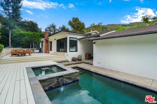 3479 Mandeville Canyon Road, Los Angeles CA: https://media.crmls.org/mediaz/9853fddb-de36-4fa3-85be-330489ab8c01.jpg