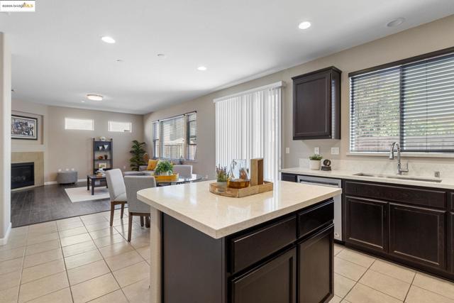 2218 Toscana Dr, Pittsburg CA: https://media.crmls.org/mediaz/98541c24-a83f-40f9-9e36-72d78c0cd79b.jpg