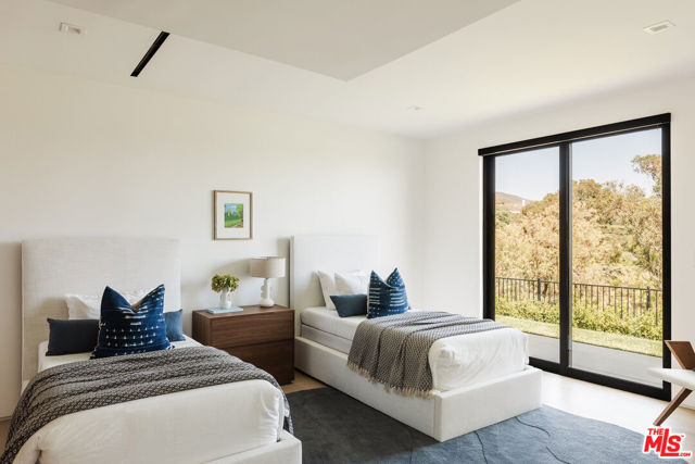 29800 Cuthbert Road, Malibu CA: https://media.crmls.org/mediaz/98542efa-6358-4bc2-b367-bd561ea4fe53.jpg