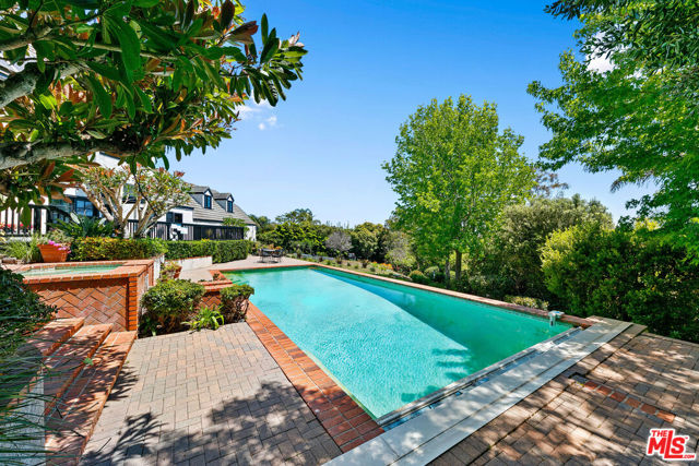 29528 Harvester Road, Malibu CA: https://media.crmls.org/mediaz/98557619-0528-4b44-a30a-be74c4daf759.jpg
