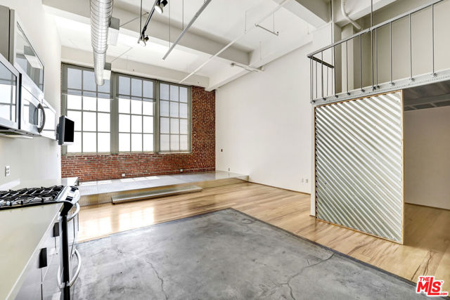 1850 Industrial Street, Los Angeles CA: https://media.crmls.org/mediaz/9855dee1-7f11-4e66-99d8-db08587bd8a6.jpg