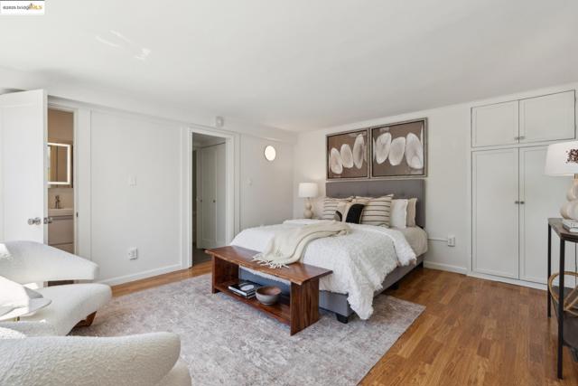 321 Glendale Ave., Oakland CA: https://media.crmls.org/mediaz/9855eaa1-179b-4b05-ae38-e1934ec77567.jpg