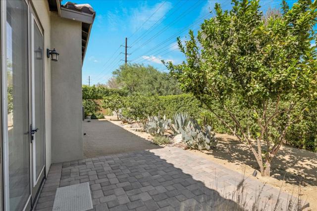 55120 Autumn Valley Court, La Quinta CA: https://media.crmls.org/mediaz/98567554-91ca-4eea-823d-4e418953c50f.jpg