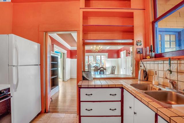 Image 14 of 51 For 227 Orange Street