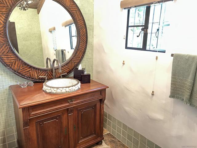 Image 8 of 49 For 1105 Stratford Ct