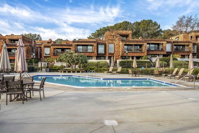 12859 Caminito del Canto, Del Mar CA: https://media.crmls.org/mediaz/9856cf4a-f7fc-4166-a5b1-5b45c3a2eaa9.jpg