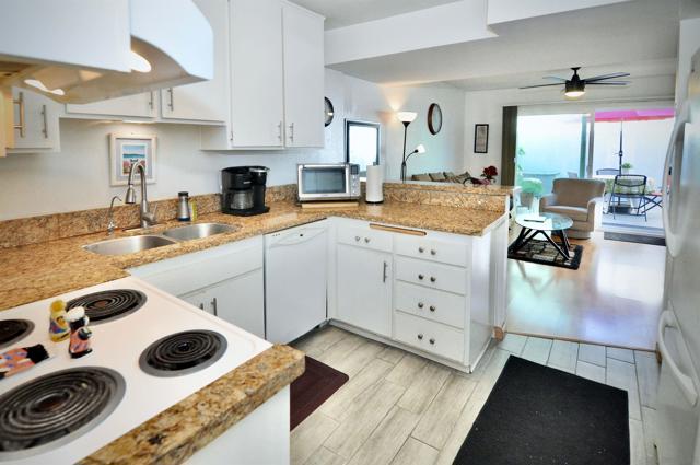 10373 Caminito Banyon, San Diego CA: https://media.crmls.org/mediaz/9856d030-2d16-4576-9ecf-82cde6c9523f.jpg