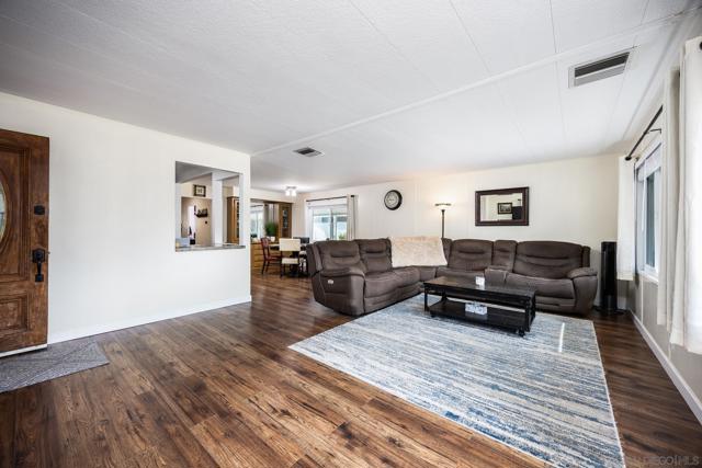 8301 Mission Gorge Rd, Santee CA: https://media.crmls.org/mediaz/9856d856-1655-43e7-b7c7-7cad13a2cac8.jpg
