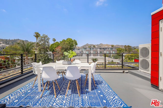 1200 N Orange, West Hollywood CA: https://media.crmls.org/mediaz/9857004c-4e0b-4c1a-b0db-78213f867379.jpg