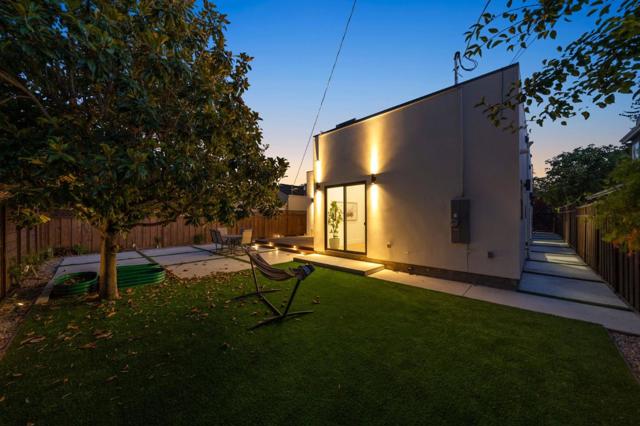 1025 Walnut Street, San Carlos CA: https://media.crmls.org/mediaz/985713ee-f4ec-43f5-b6bc-bc09bbd8b00d.jpg
