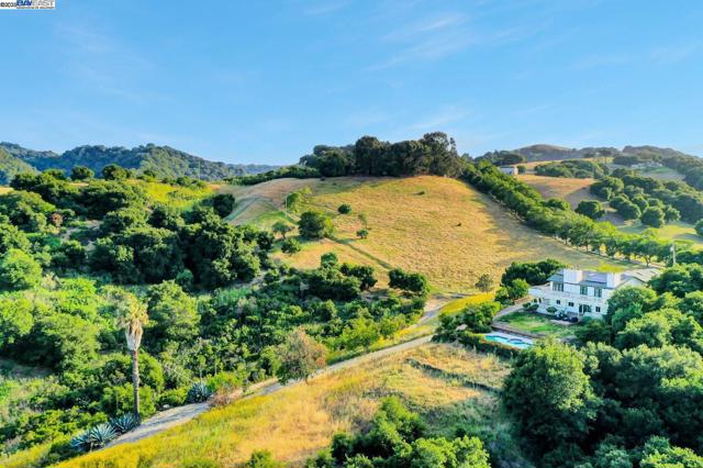 10705 Dublin Canyon Rd, Pleasanton CA: https://media.crmls.org/mediaz/9857578a-23c4-4b30-8519-56ec9ab68c43.jpg