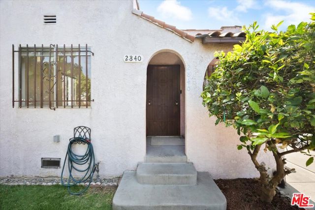 2840 S Mansfield Avenue, Los Angeles CA: https://media.crmls.org/mediaz/9857a530-8c46-40f5-9a9a-01e2ab7d5718.jpg