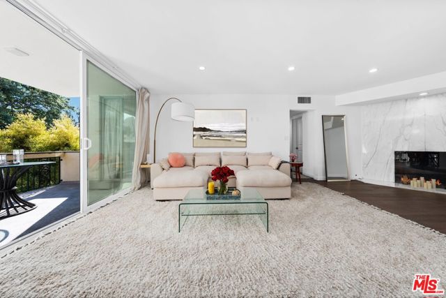 11970 Montana Avenue, Los Angeles CA: https://media.crmls.org/mediaz/9857de71-9554-44fe-bc01-0f06e900f67b.jpg