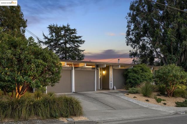 5345 Crown Ct, Castro Valley CA: https://media.crmls.org/mediaz/98587793-0c1a-4360-8ec5-c55aca756930.jpg