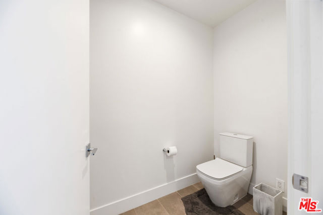 728 N Sweetzer Avenue, West Hollywood CA: https://media.crmls.org/mediaz/9858927b-6352-42ed-ade9-b2d828449866.jpg