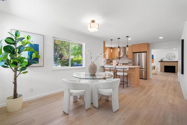 824 14th Ave, Menlo Park CA: https://media.crmls.org/mediaz/9858bc8e-428f-47b2-aa60-6674f19c4c5b.jpg