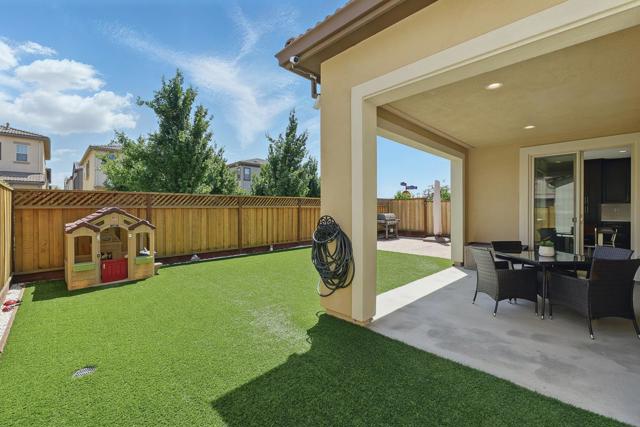 410 E Redberry Place, Mountain House CA: https://media.crmls.org/mediaz/9859d6c8-3851-476d-9f9d-d26146024a61.jpg