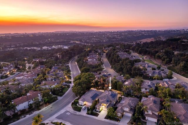 6393 Paseo Aspada, Carlsbad CA: https://media.crmls.org/mediaz/985a9d77-9668-4897-bb14-fa5cc8150738.jpg