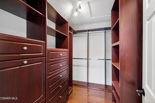 3206 Clarita Court, Thousand Oaks CA: https://media.crmls.org/mediaz/985abf28-2ff2-4c5c-a038-1044fc44766b.jpg