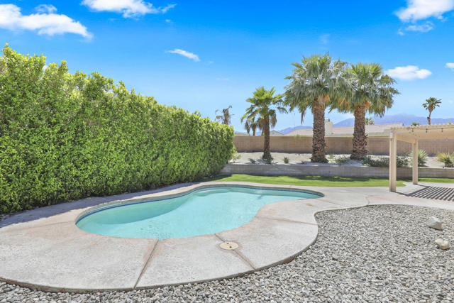 68073 Madrid Road, Cathedral City CA: https://media.crmls.org/mediaz/985b6af8-e999-4a6d-bd21-ef49f113ee0d.jpg