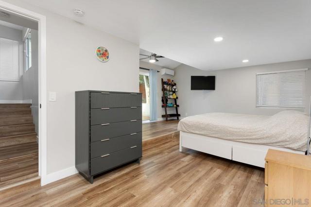 423 Alvarado Ter, Vista CA: https://media.crmls.org/mediaz/985b953f-1f22-4fc0-b77b-3c33f54e12b1.jpg