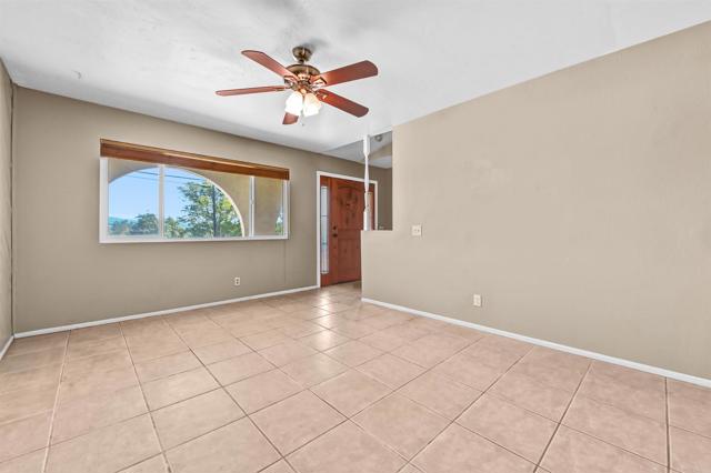 Detail Gallery Image 5 of 28 For 735 S Upas St, Escondido,  CA 92025 - 4 Beds | 2 Baths