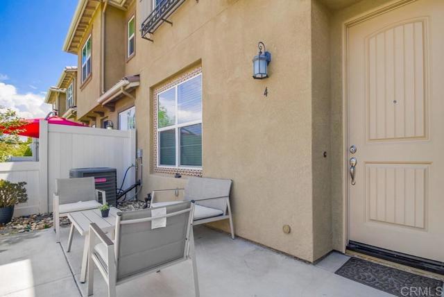 Detail Gallery Image 4 of 60 For 1330 Santa Liza #4,  Chula Vista,  CA 91913 - 4 Beds | 3/1 Baths
