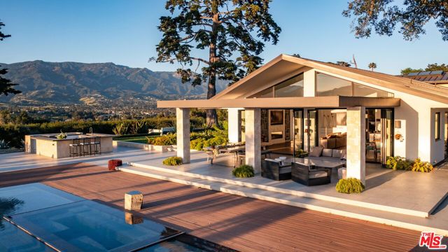 4610 Via Vistosa, Santa Barbara CA: https://media.crmls.org/mediaz/985d80d5-69c8-40f4-9686-cfb55a56201e.jpg