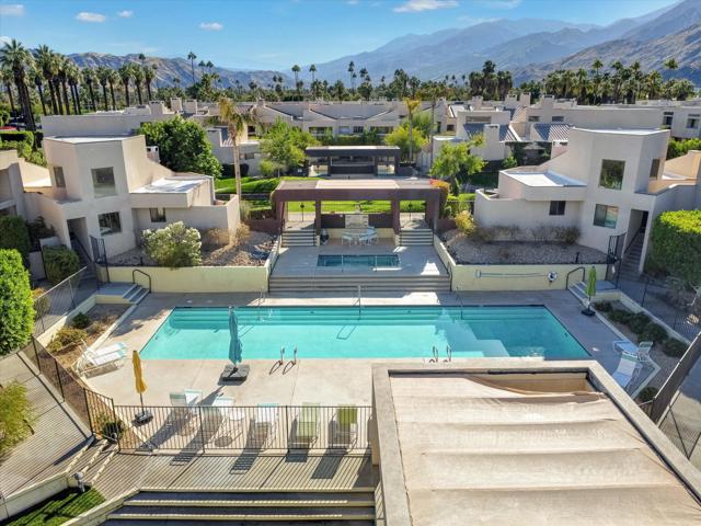 426 Village W Square, Palm Springs CA: https://media.crmls.org/mediaz/985db53d-17e6-4bfd-ad3d-b0e405888b36.jpg