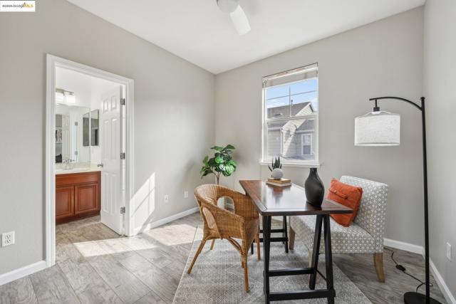 711 Summer Ln, Richmond CA: https://media.crmls.org/mediaz/985de2a2-f1e4-49d0-93cc-bcbb174e698d.jpg