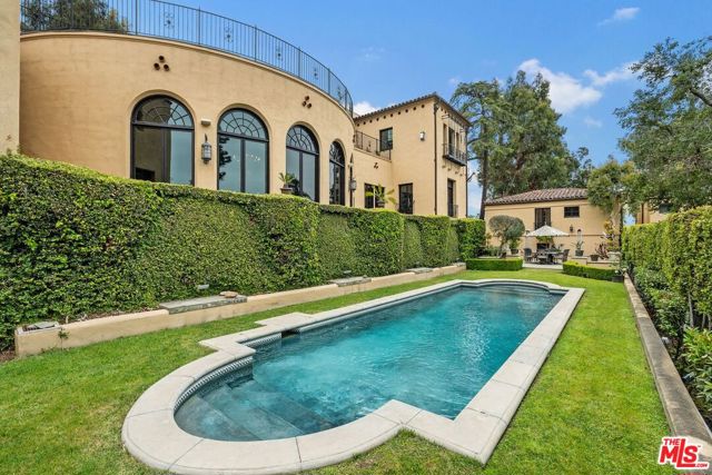 4320 Cedarhurst Circle, Los Angeles CA: https://media.crmls.org/mediaz/985df9a2-f4f7-4efa-bb96-bd51118c2d24.jpg
