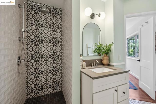 10 Wilding LN, Oakland CA: https://media.crmls.org/mediaz/985e4f71-c509-45ec-84b6-02b73c26b5b9.jpg