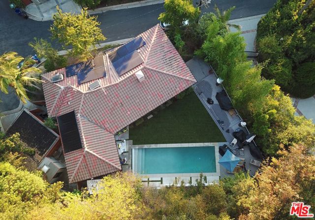 4108 Valley Vista Court, Sherman Oaks CA: https://media.crmls.org/mediaz/985e6a83-6e6c-472e-b7a3-48658f648dae.jpg