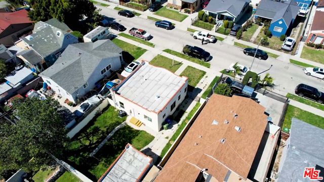 1622 W 66th Street, Los Angeles CA: https://media.crmls.org/mediaz/985e8633-a22e-42c0-930c-16a47cacb885.jpg