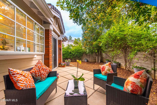 5748 Whispering Pines Circle, Westlake Village CA: https://media.crmls.org/mediaz/985e8bdf-dfb4-486a-b435-12e1e4ac24e6.jpg