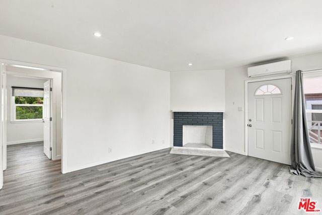 11485 Cumpston Street photo 6