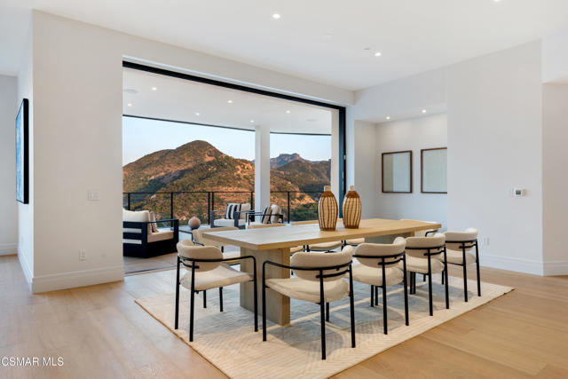 461 Lake Sherwood Drive, Lake Sherwood CA: https://media.crmls.org/mediaz/985efc7c-46e6-432a-9d7d-3cb31674c7bb.jpg