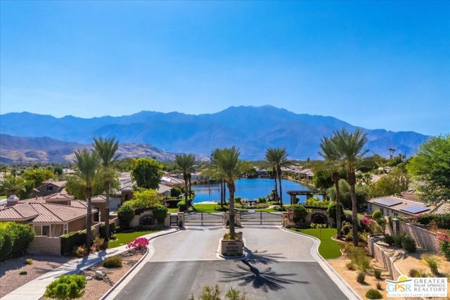 109 Shoreline Drive, Rancho Mirage CA: https://media.crmls.org/mediaz/985f1aec-02f8-4d6d-8a40-087f42c51d35.jpg