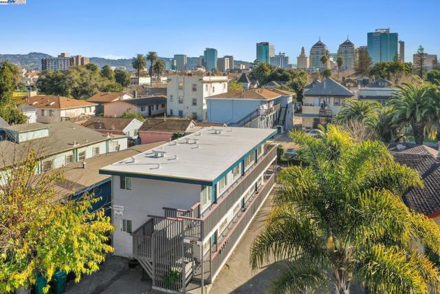 1108 Chestnut St, Oakland CA: https://media.crmls.org/mediaz/985f496d-8f9f-4afe-8cde-826c89190e68.jpg