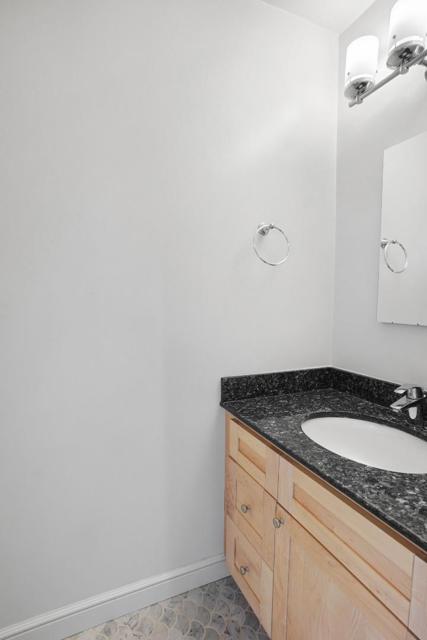 988 S Arnold Way, Half Moon Bay CA: https://media.crmls.org/mediaz/985f4fc1-342a-423f-b1f2-c9c2c6f8bc95.jpg