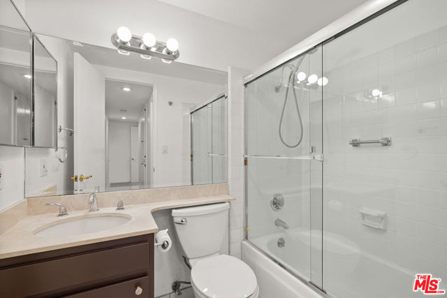 321 S San Vicente Boulevard, Los Angeles CA: https://media.crmls.org/mediaz/985fb73d-d289-4d85-b96f-56feaca22488.jpg
