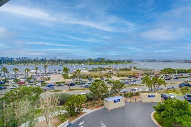 1750 Avenida Del Mundo, Coronado CA: https://media.crmls.org/mediaz/985fbc73-d049-4c77-8ea9-2657714d30ea.jpg