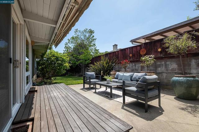 18977 Thornbury ave, Castro Valley CA: https://media.crmls.org/mediaz/985ff36d-5d84-4fc6-aeda-b647ba8ff42d.jpg