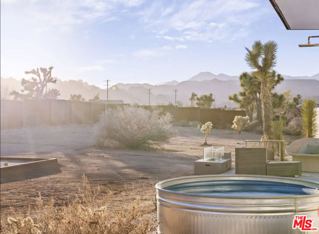 5256 William S Hart Road, Pioneertown CA: https://media.crmls.org/mediaz/98603e88-f3bf-482e-88eb-3ea09ce3ad71.jpg