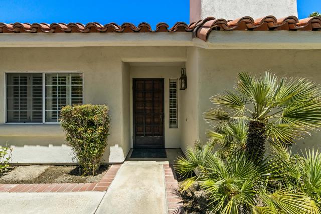 43870 Via Granada, Palm Desert CA: https://media.crmls.org/mediaz/9860a554-c0c5-4f44-bd9e-4bc6bbf1b63d.jpg
